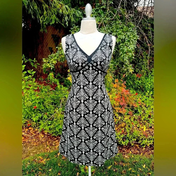 Ann Taylor Loft Dresses & Skirts - ANN TAYLOR LOFT black and white dress